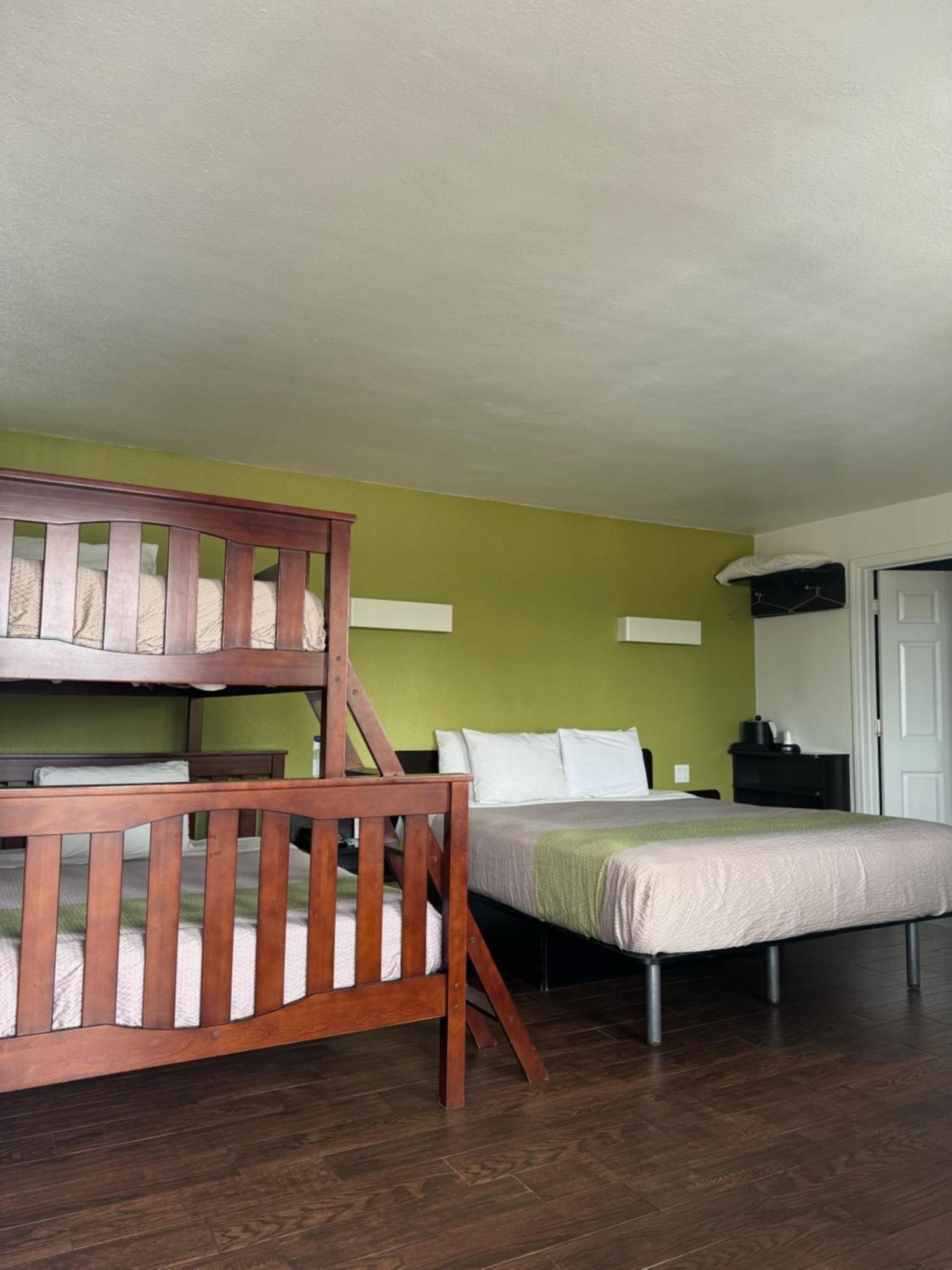 Fisherman'S Cove Inn Монтерей Екстериор снимка