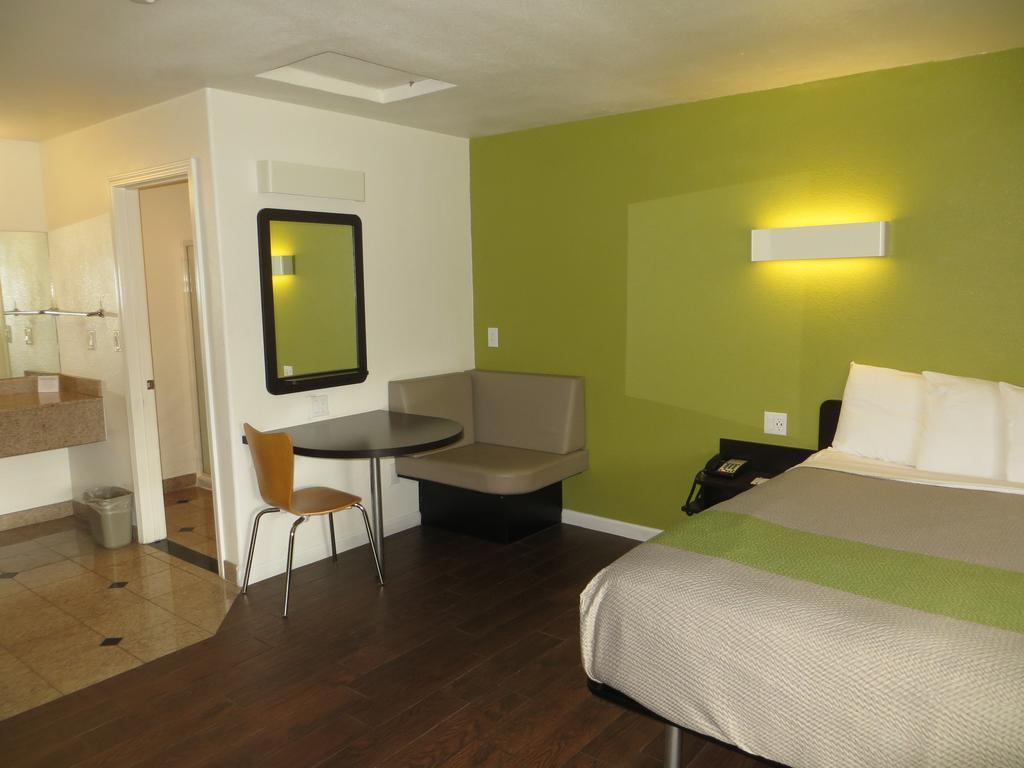 Fisherman'S Cove Inn Монтерей Екстериор снимка