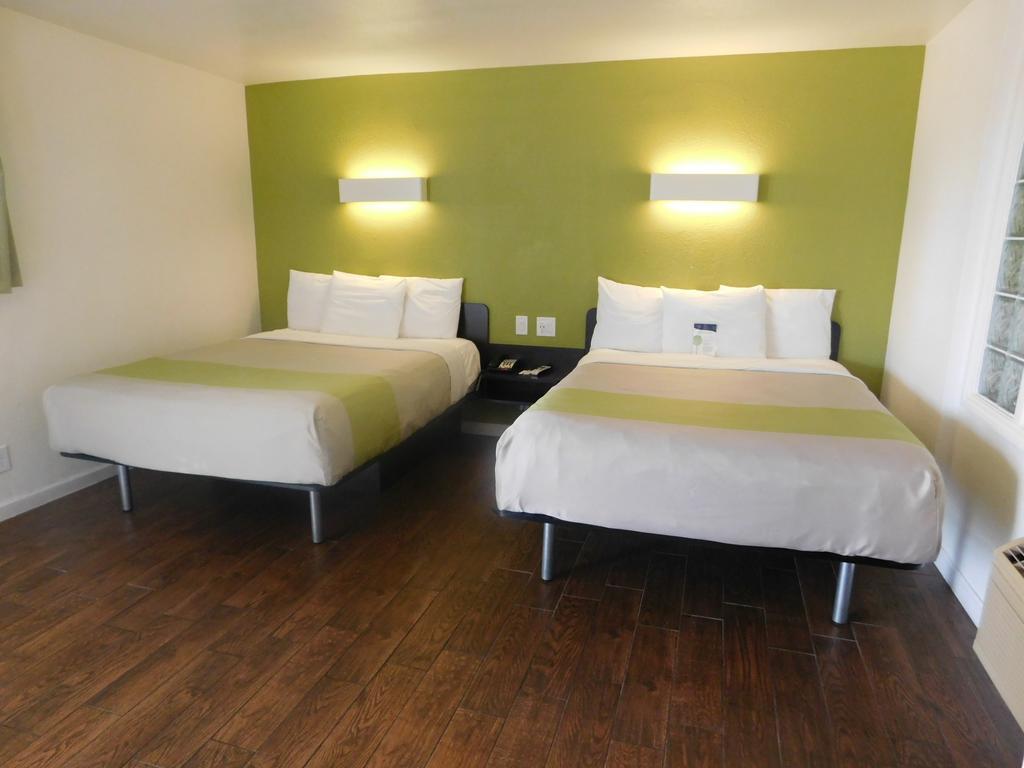 Fisherman'S Cove Inn Монтерей Екстериор снимка
