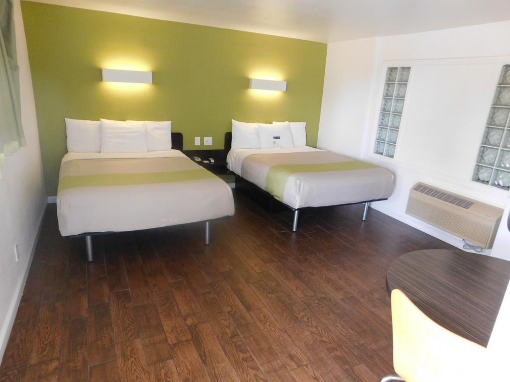 Fisherman'S Cove Inn Монтерей Екстериор снимка